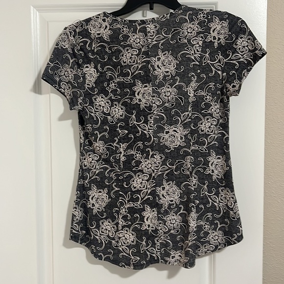 Sami & Jo Flower Design Blouse - Picture 4 of 4